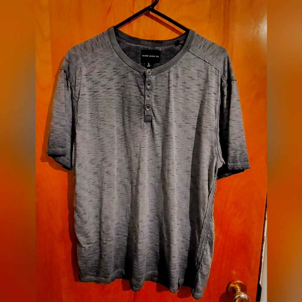 Mens Silver Jean Co. T- shirt size Lrg.